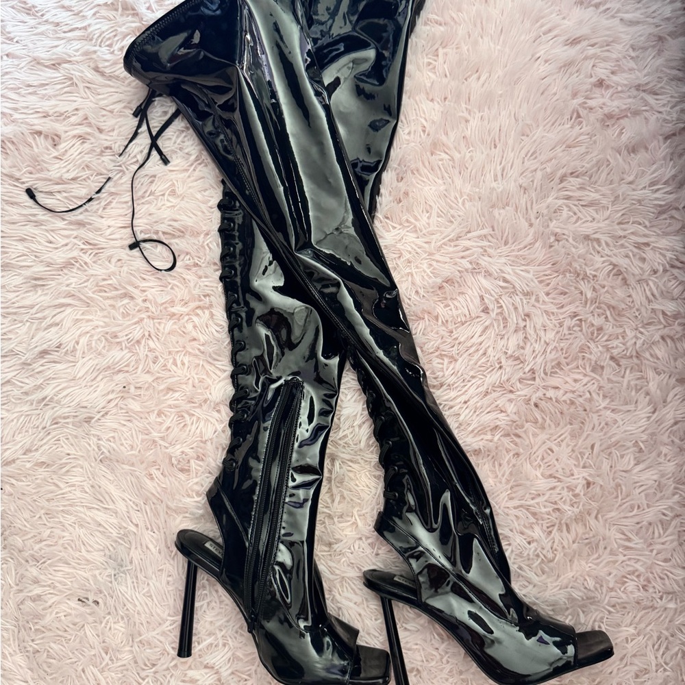 STEVE MADDEN Black Thigh-High Stiletto Boots